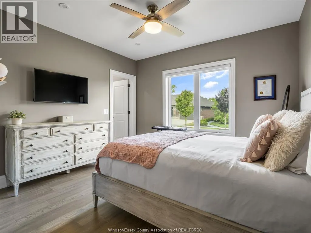 5025 WHISPERING PINES CRESCENT