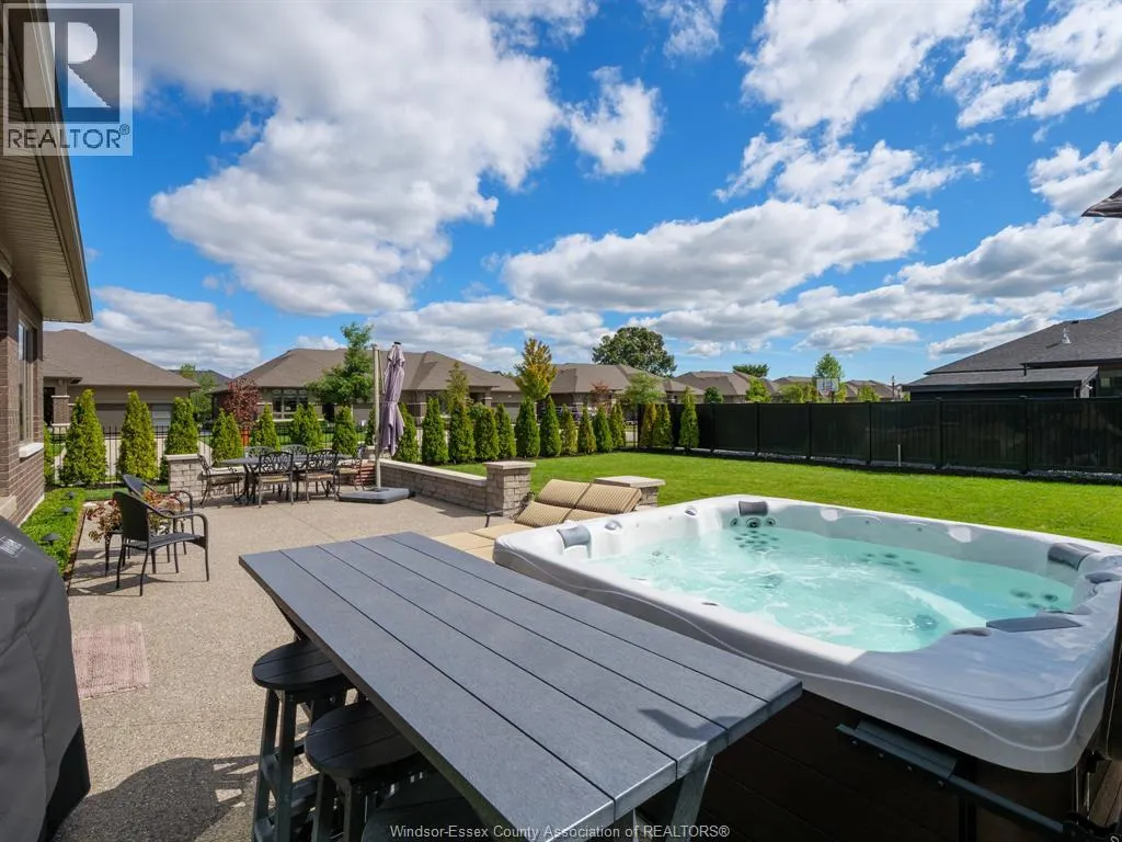 5025 WHISPERING PINES CRESCENT