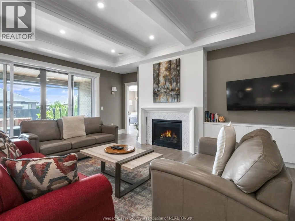 5025 WHISPERING PINES CRESCENT