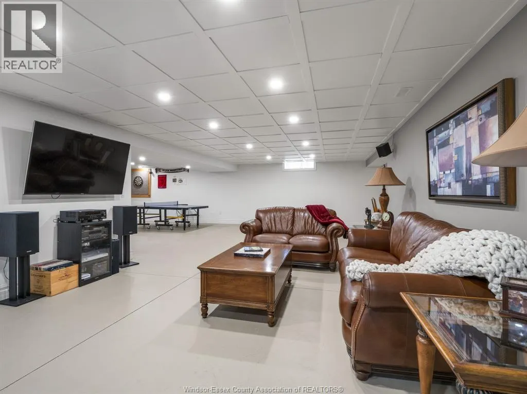 5025 WHISPERING PINES CRESCENT