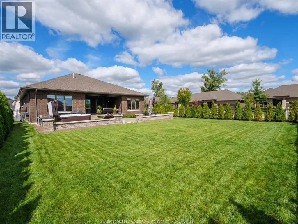5025 WHISPERING PINES CRESCENT