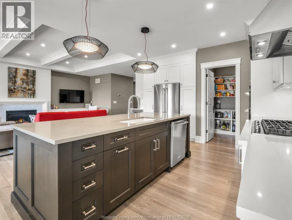 5025 WHISPERING PINES CRESCENT