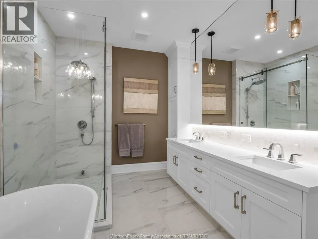 5025 WHISPERING PINES CRESCENT