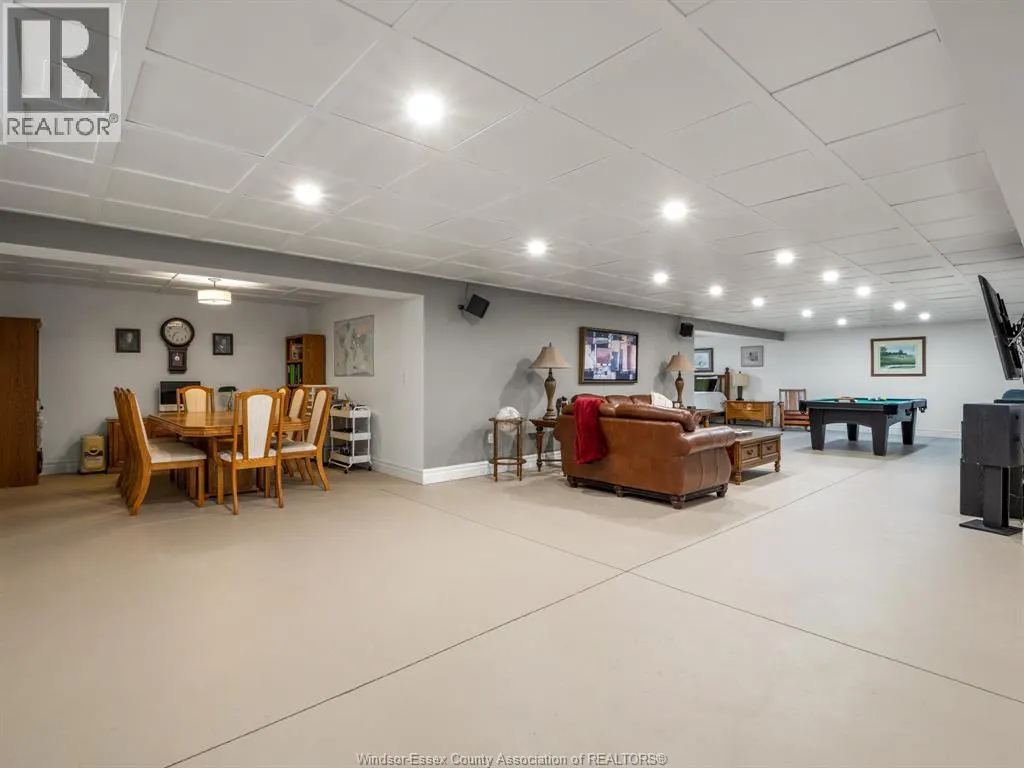 5025 WHISPERING PINES CRESCENT