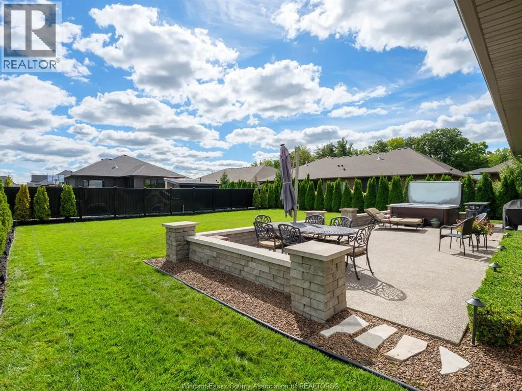 5025 WHISPERING PINES CRESCENT