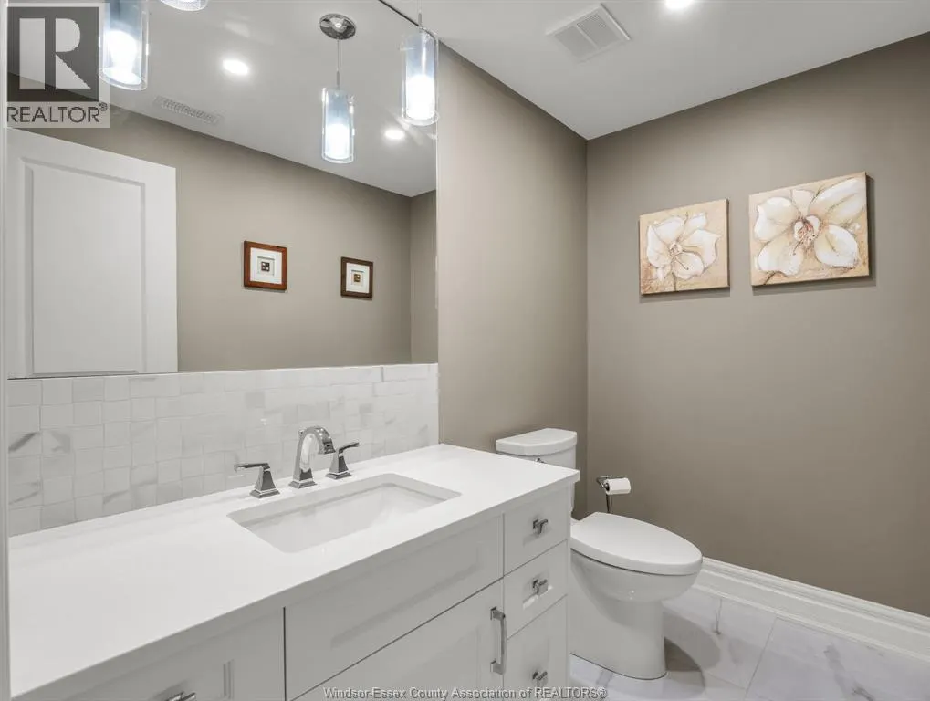 5025 WHISPERING PINES CRESCENT