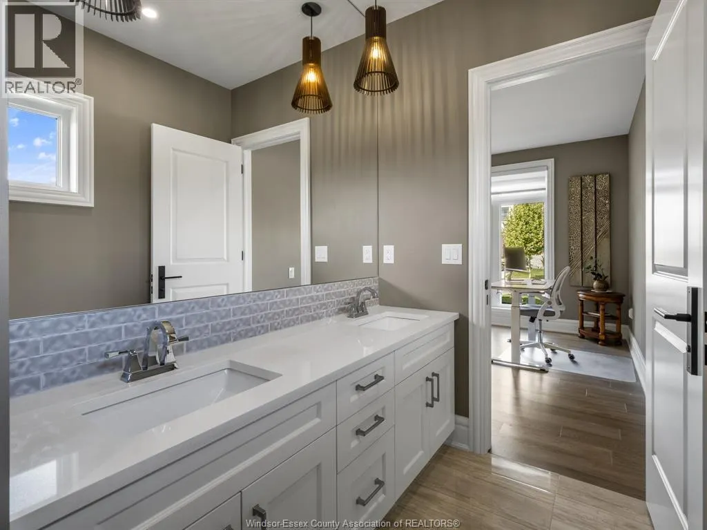5025 WHISPERING PINES CRESCENT
