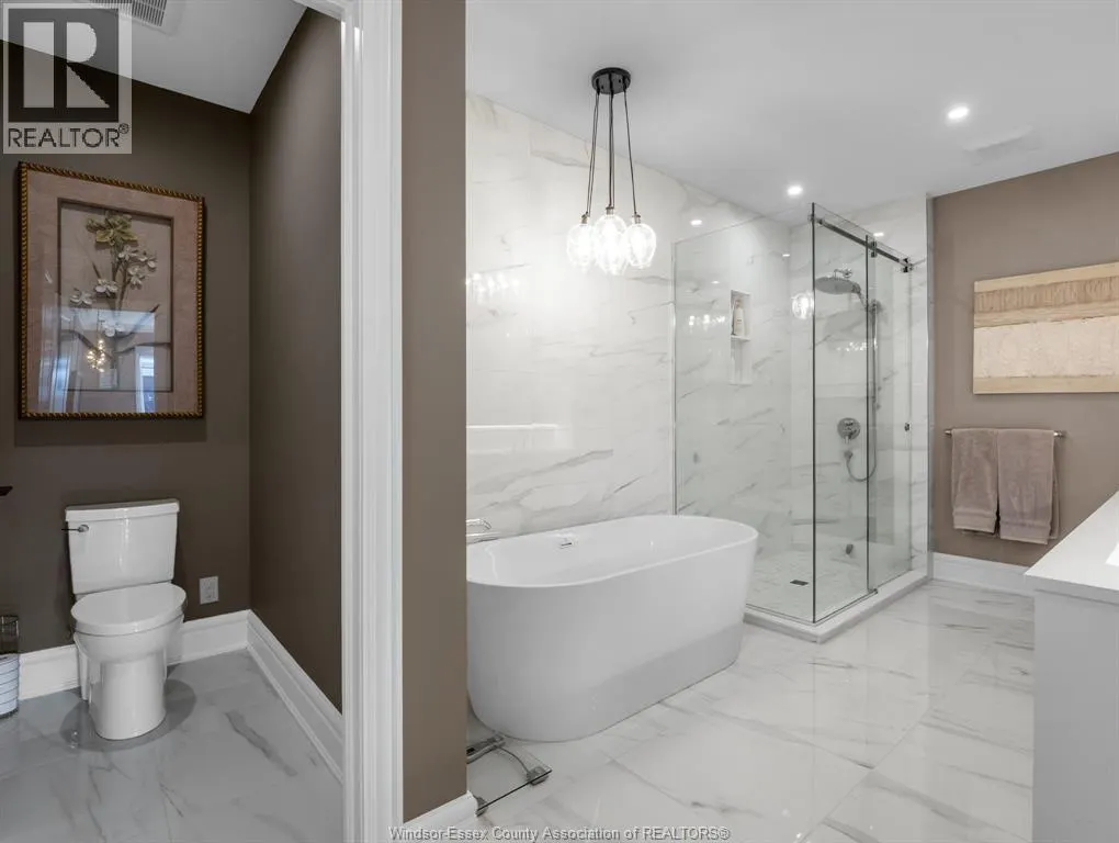 5025 WHISPERING PINES CRESCENT