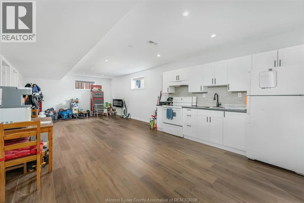208 BRIEN AVENUE West