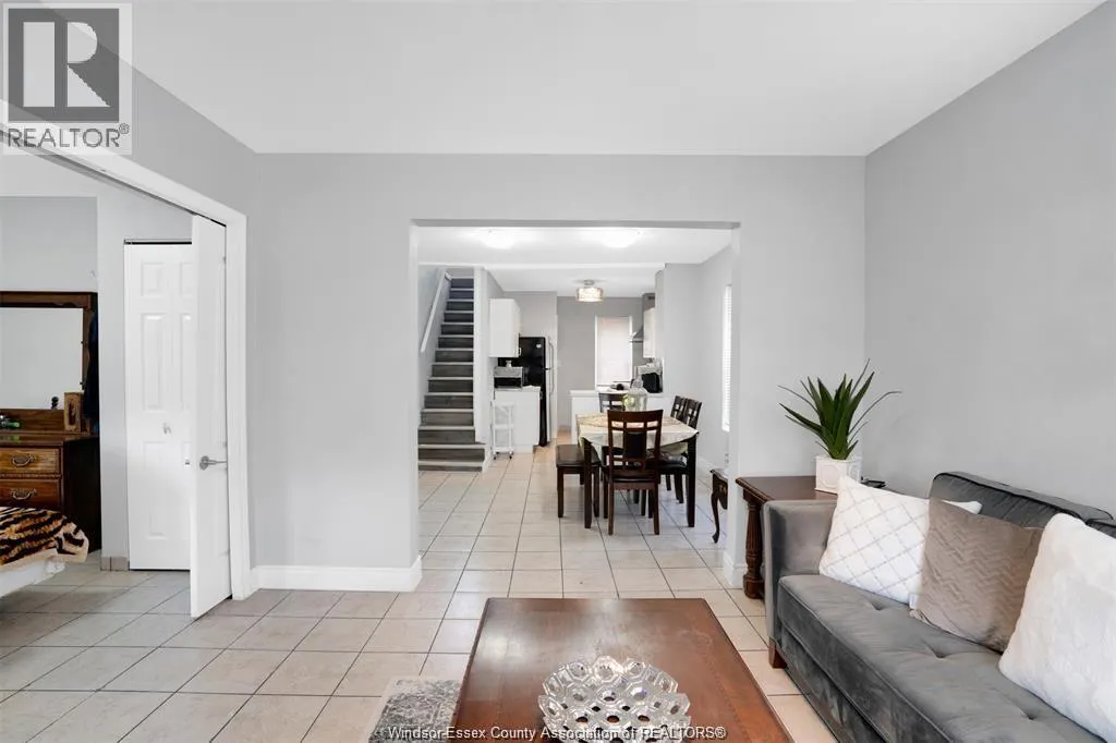 576 SHEPHERD STREET East Unit# UPPER