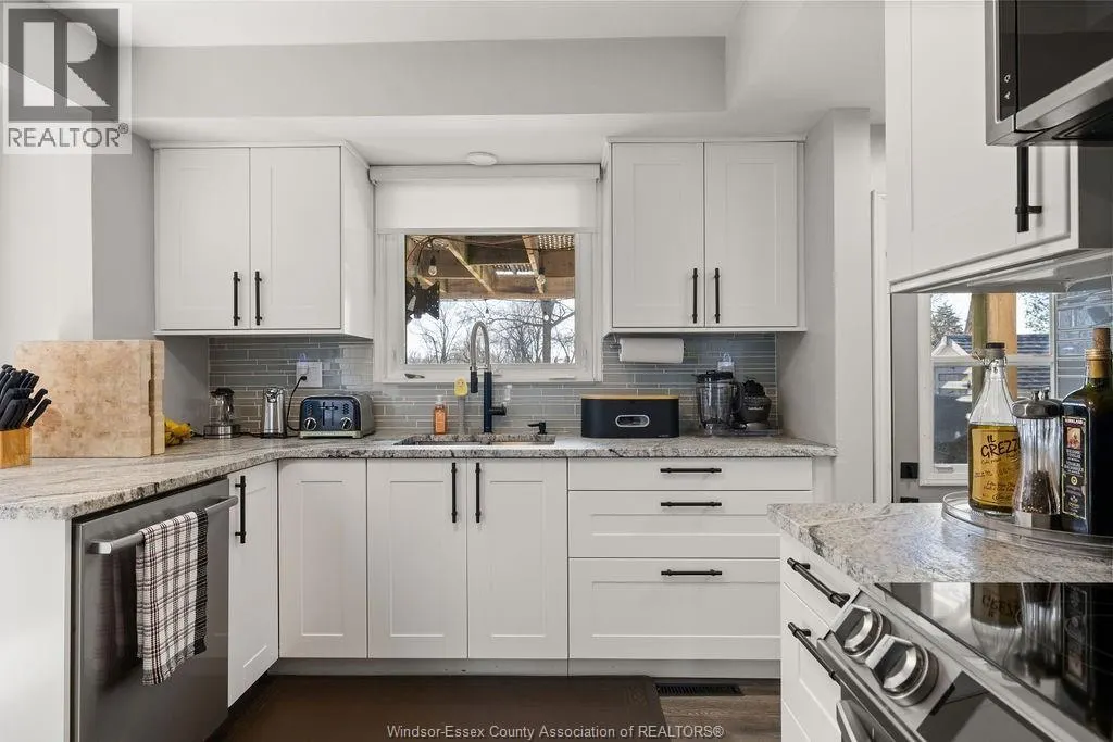 4113 ROSELAND DRIVE East
