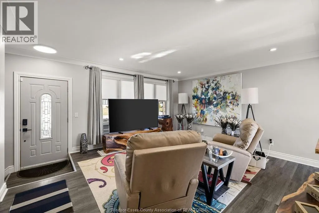 4113 ROSELAND DRIVE East