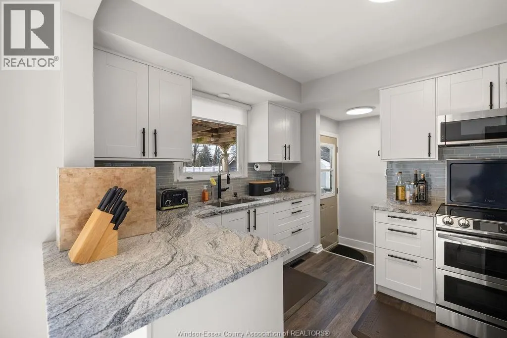 4113 ROSELAND DRIVE East