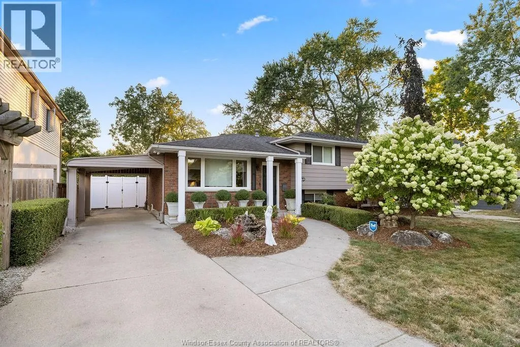 4113 ROSELAND DRIVE East