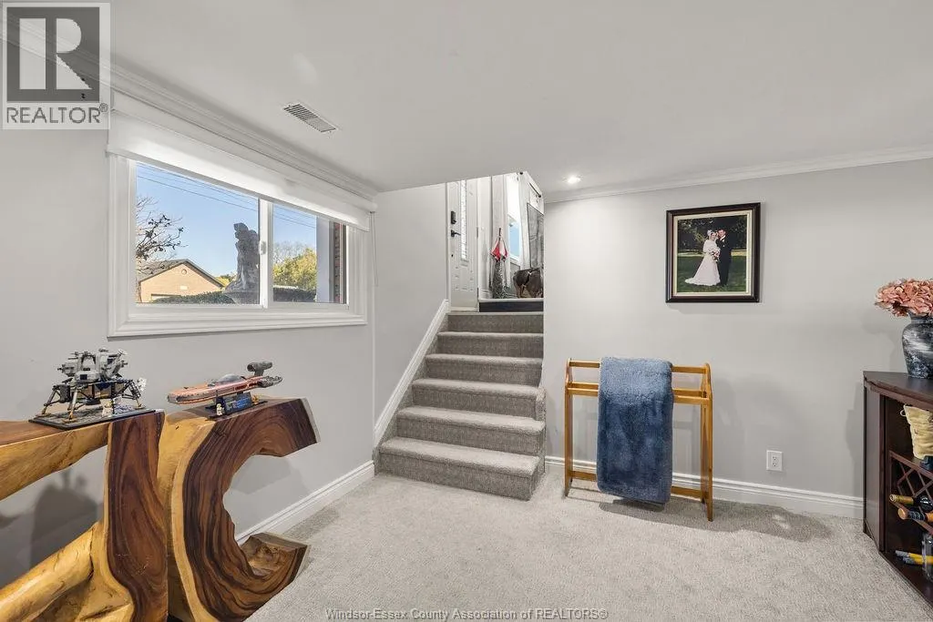 4113 ROSELAND DRIVE East