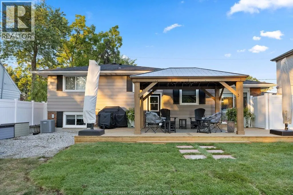 4113 ROSELAND DRIVE East