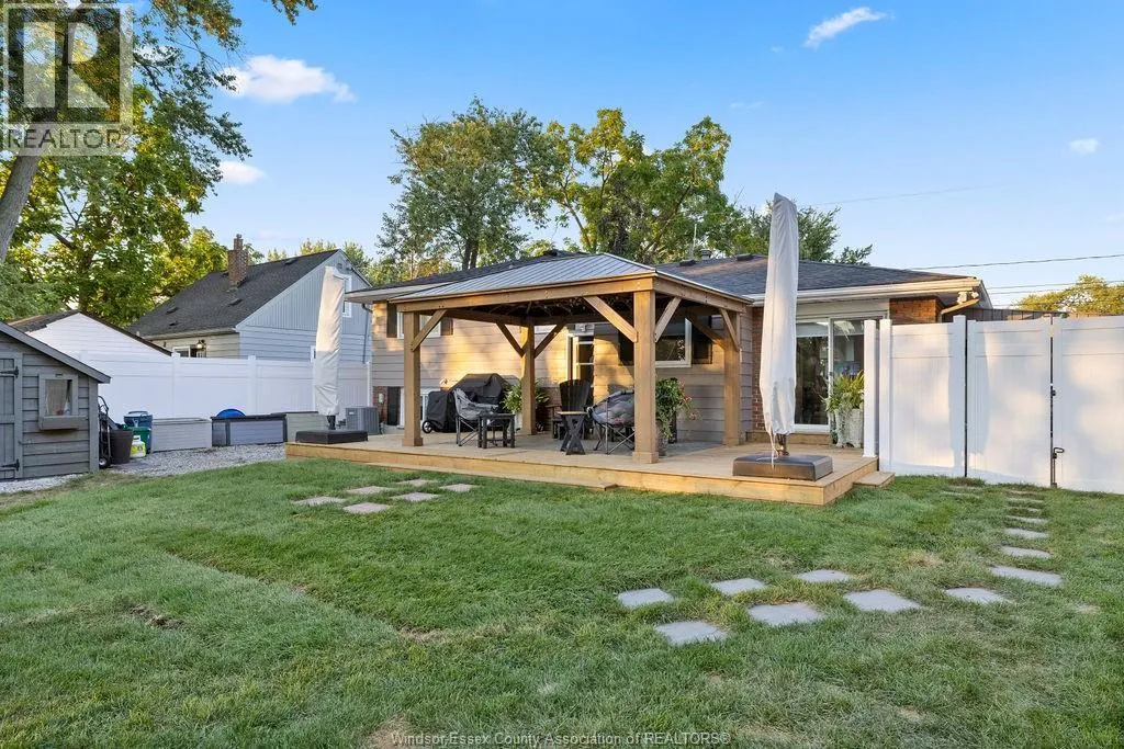 4113 ROSELAND DRIVE East
