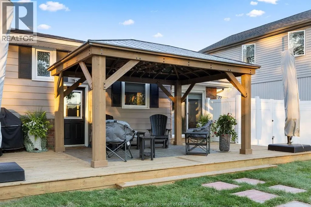 4113 ROSELAND DRIVE East