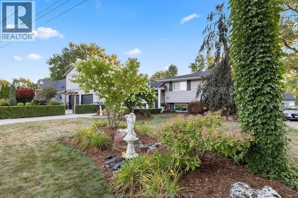 4113 ROSELAND DRIVE East
