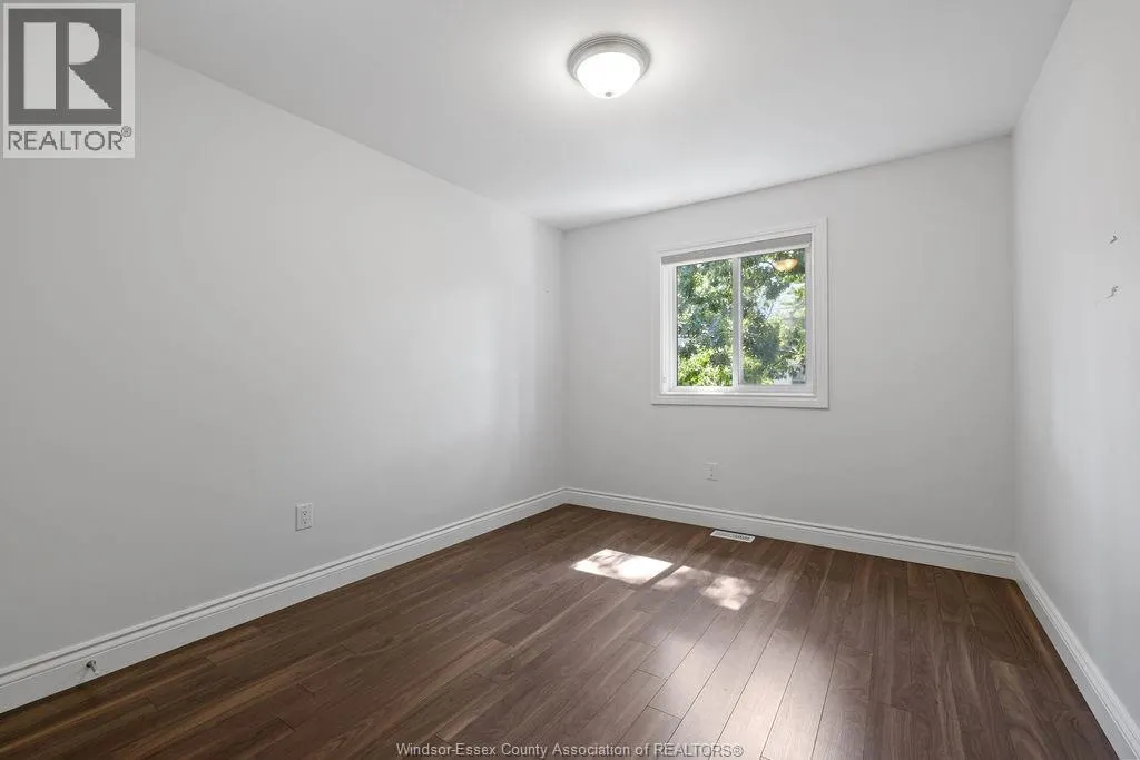 1237 EASTLAWN