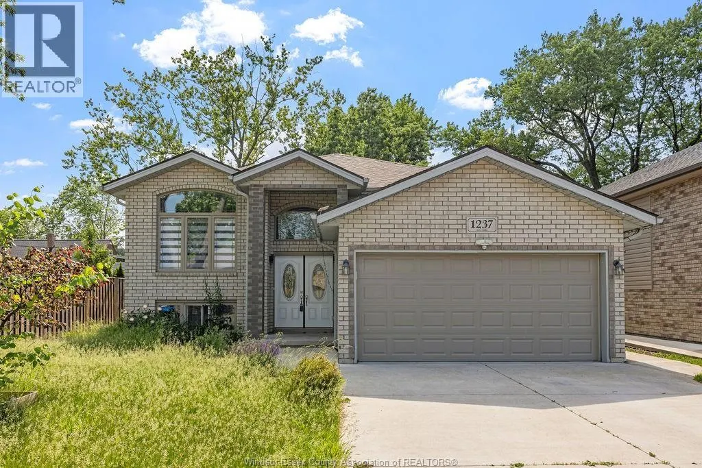 1237 EASTLAWN