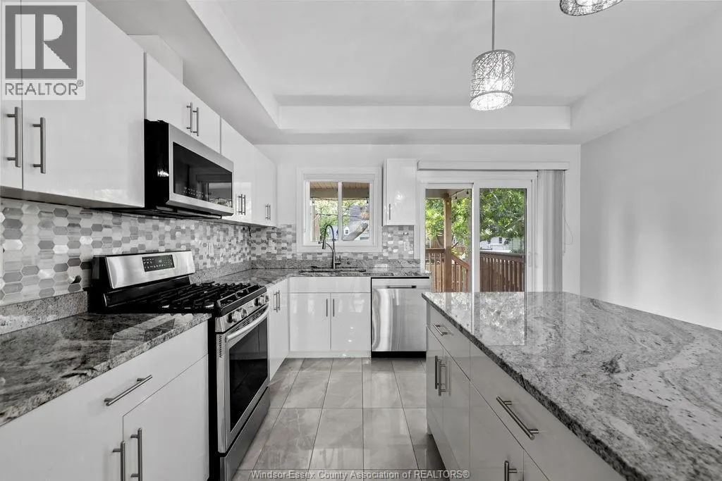 1237 EASTLAWN