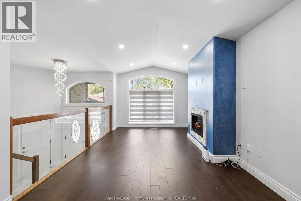 1237 EASTLAWN