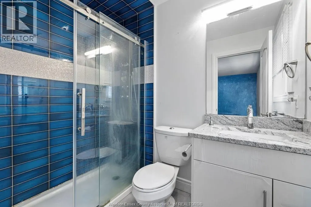 1237 EASTLAWN