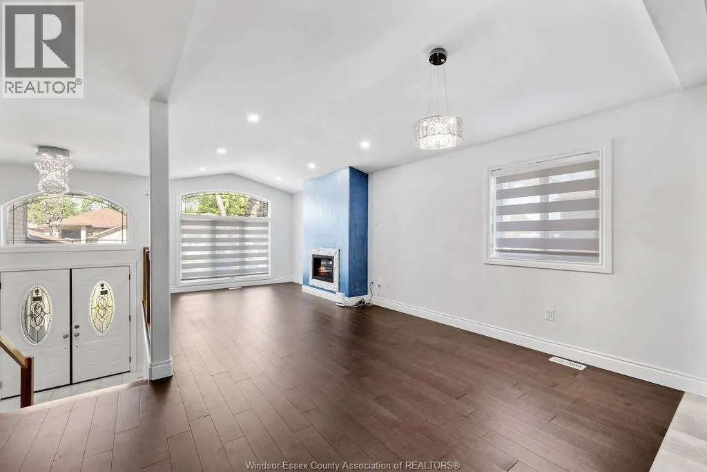 1237 EASTLAWN
