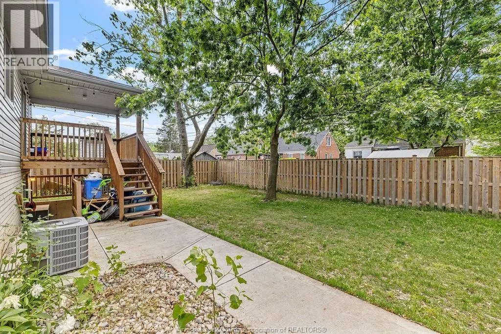1237 EASTLAWN