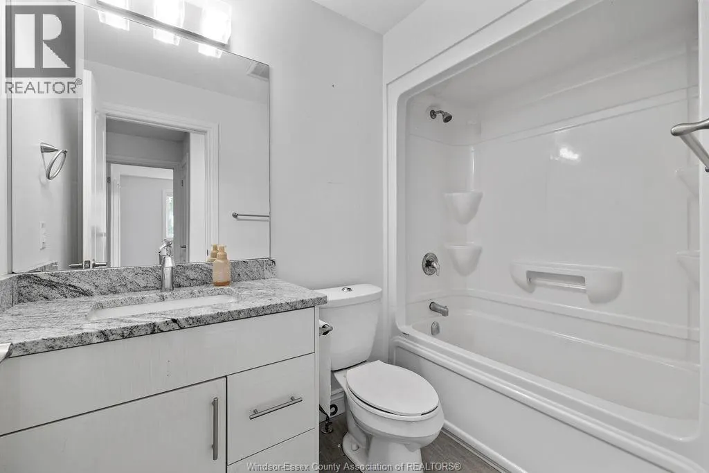 1237 EASTLAWN