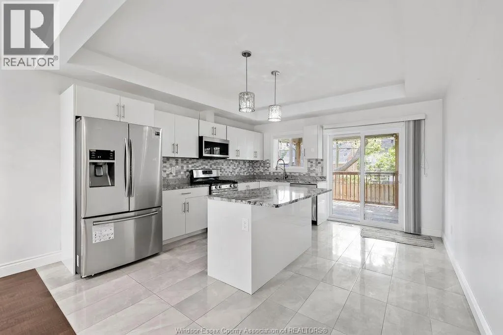 1237 EASTLAWN