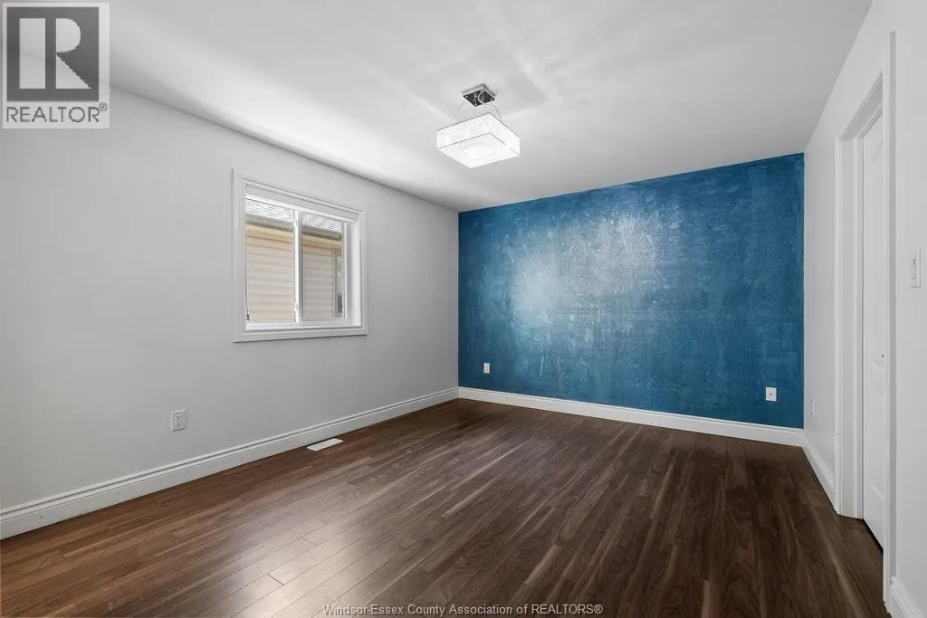 1237 EASTLAWN