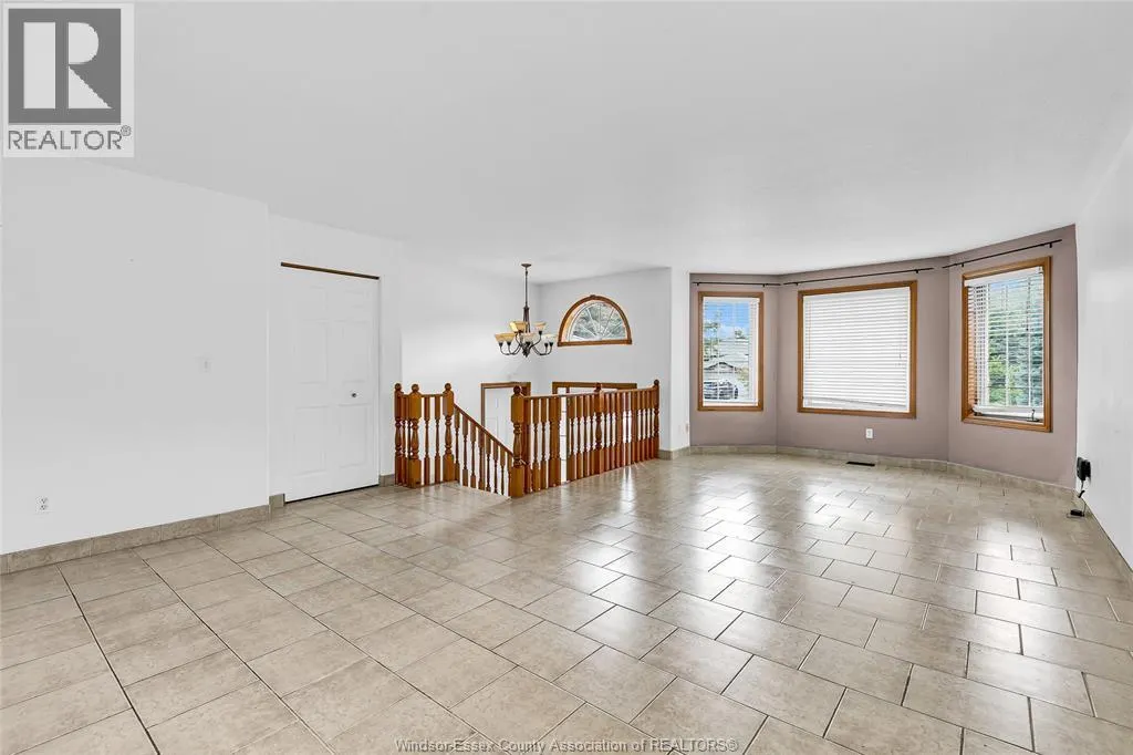 854 SILVERDALE DRIVE