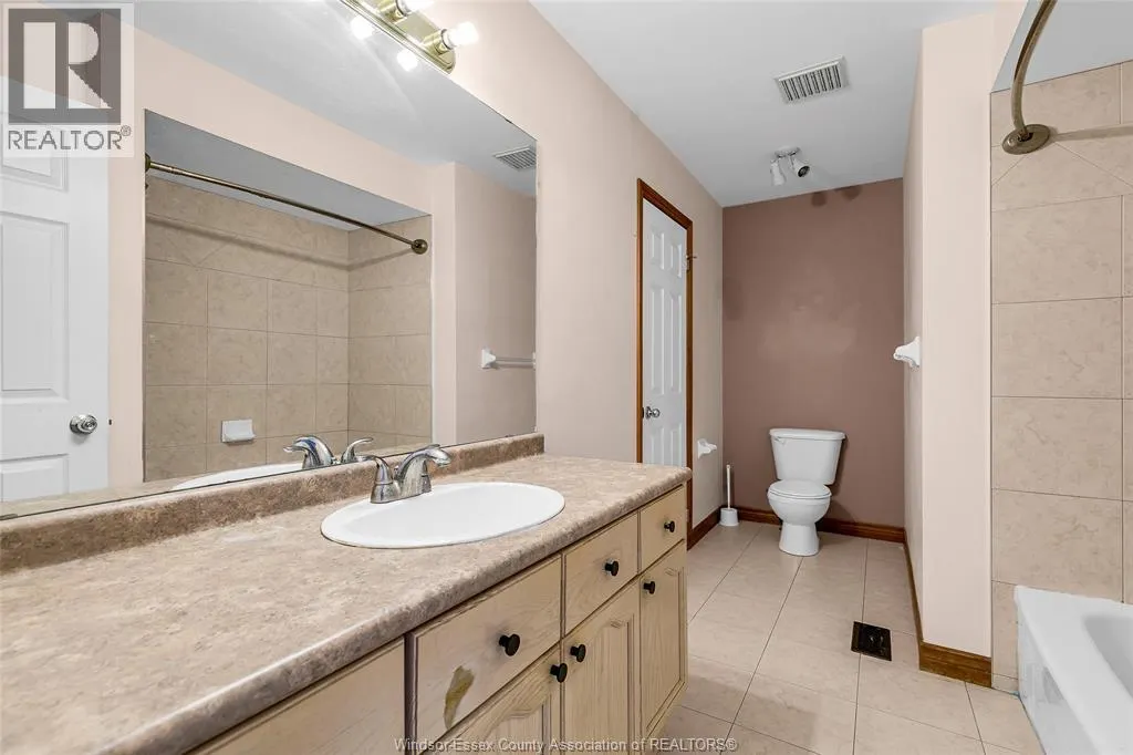 854 SILVERDALE DRIVE