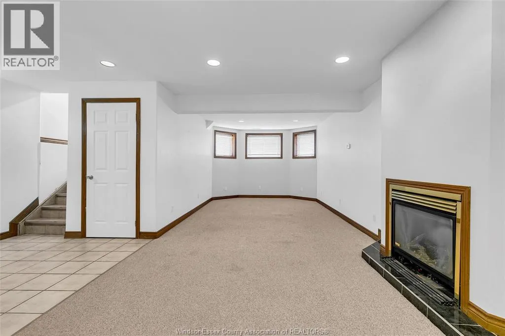 854 SILVERDALE DRIVE