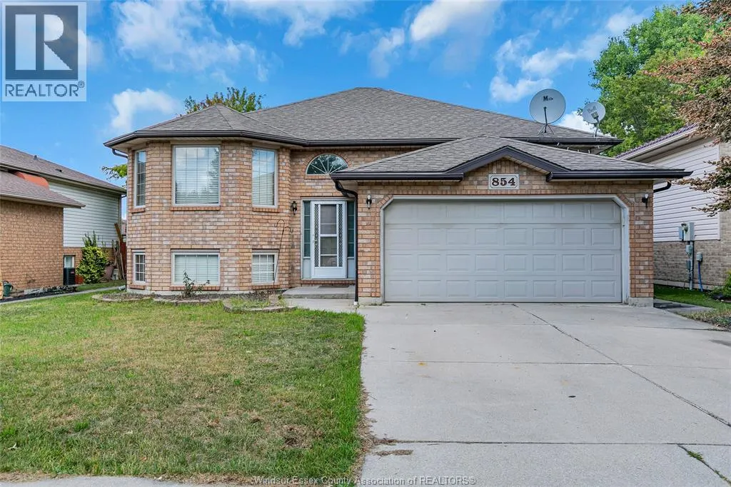 854 SILVERDALE DRIVE
