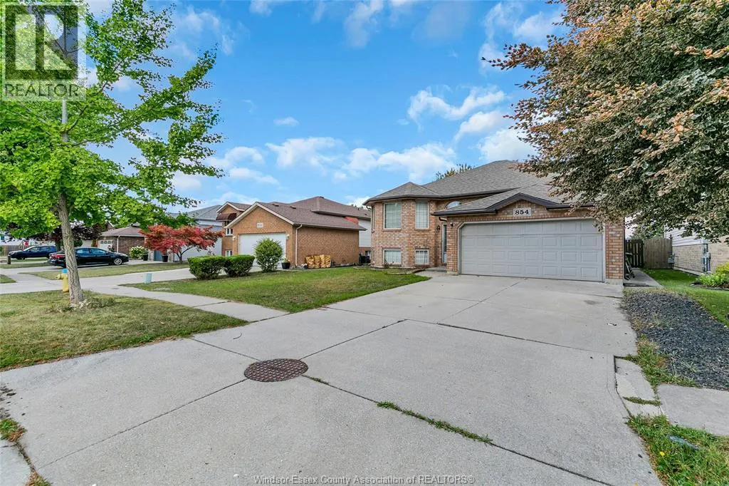 854 SILVERDALE DRIVE