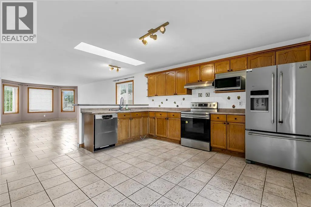 854 SILVERDALE DRIVE