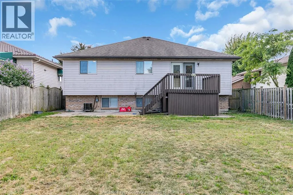 854 SILVERDALE DRIVE