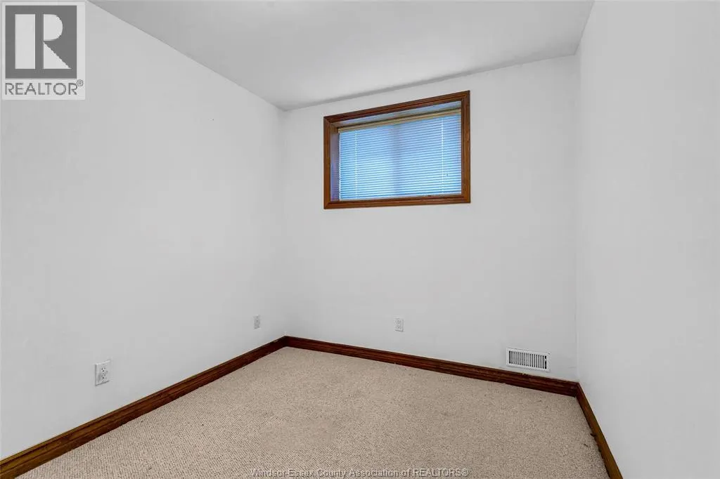 854 SILVERDALE DRIVE