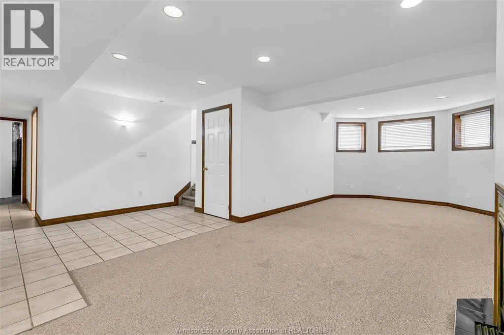 854 SILVERDALE DRIVE