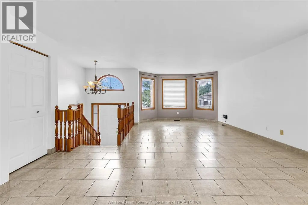854 SILVERDALE DRIVE