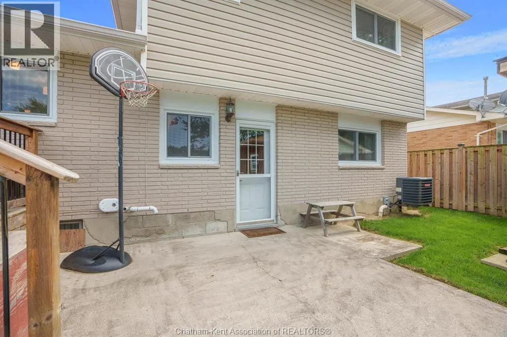 367 MCNAUGHTON AVENUE West