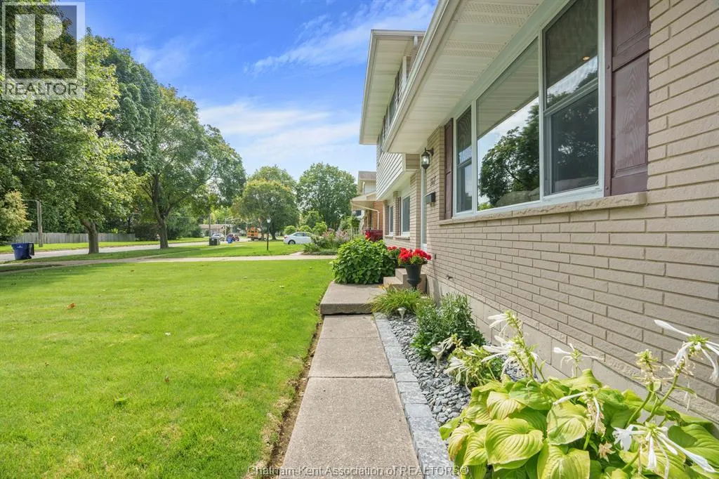 367 MCNAUGHTON AVENUE West