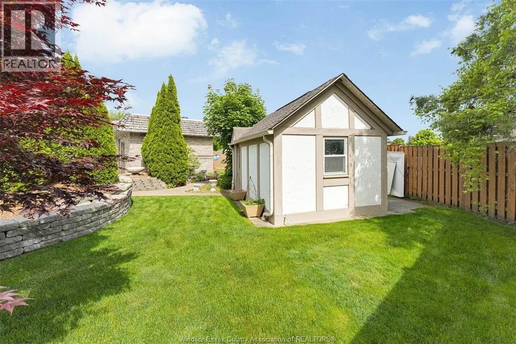 541 KERR CRESCENT