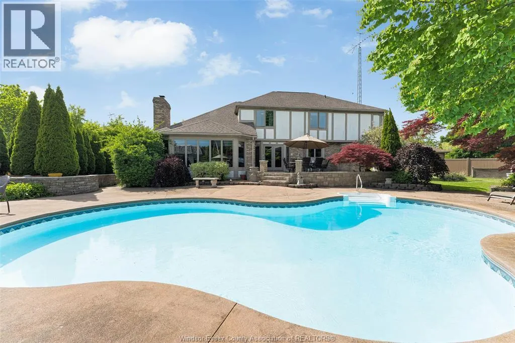 541 KERR CRESCENT