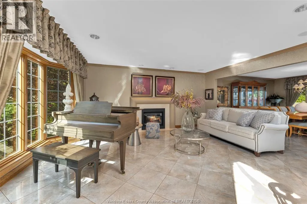 541 KERR CRESCENT