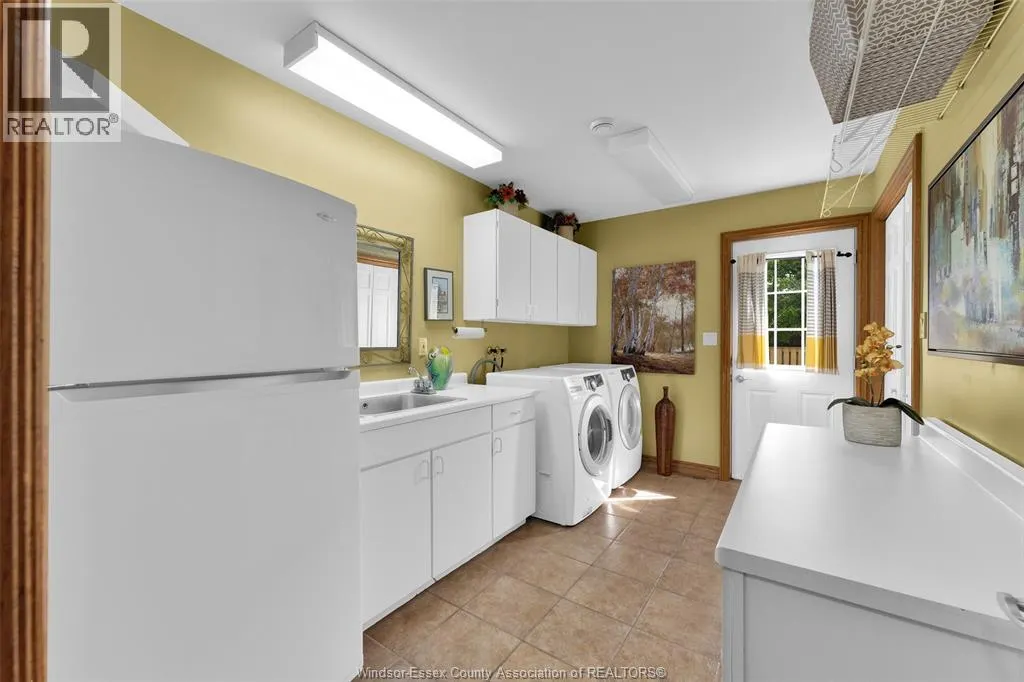 541 KERR CRESCENT