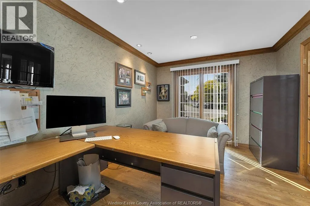 541 KERR CRESCENT